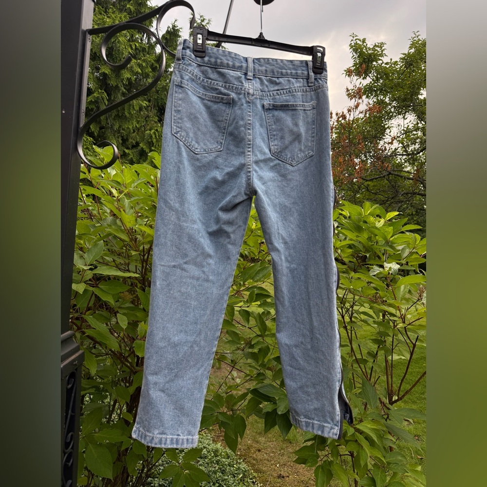 Light Blue Women's Jeans Momokrom
Jeans 
Size USA 6 
EU UK 34 
96% cotton